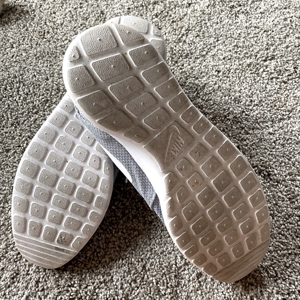 Men’s Nike Grey Shoes - Picture 4 of 5